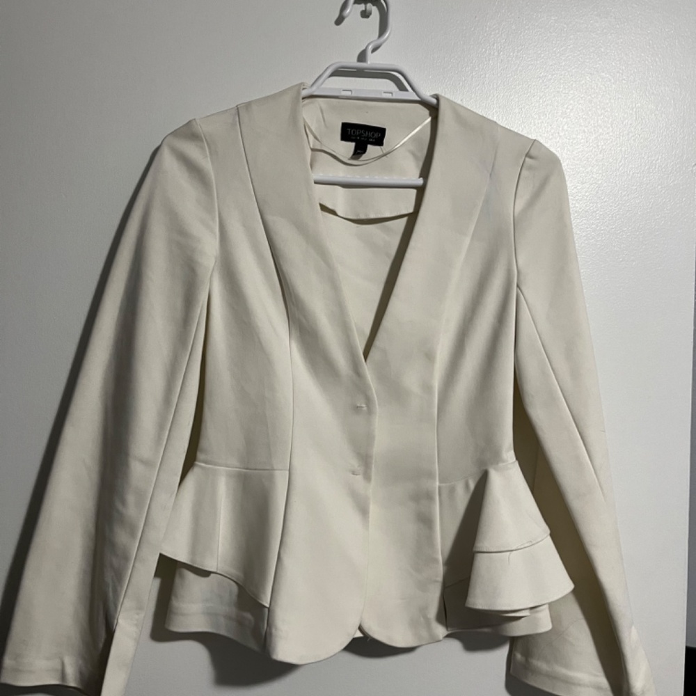 Top Shop Ruffle peplum blazer - Picture 2 of 3